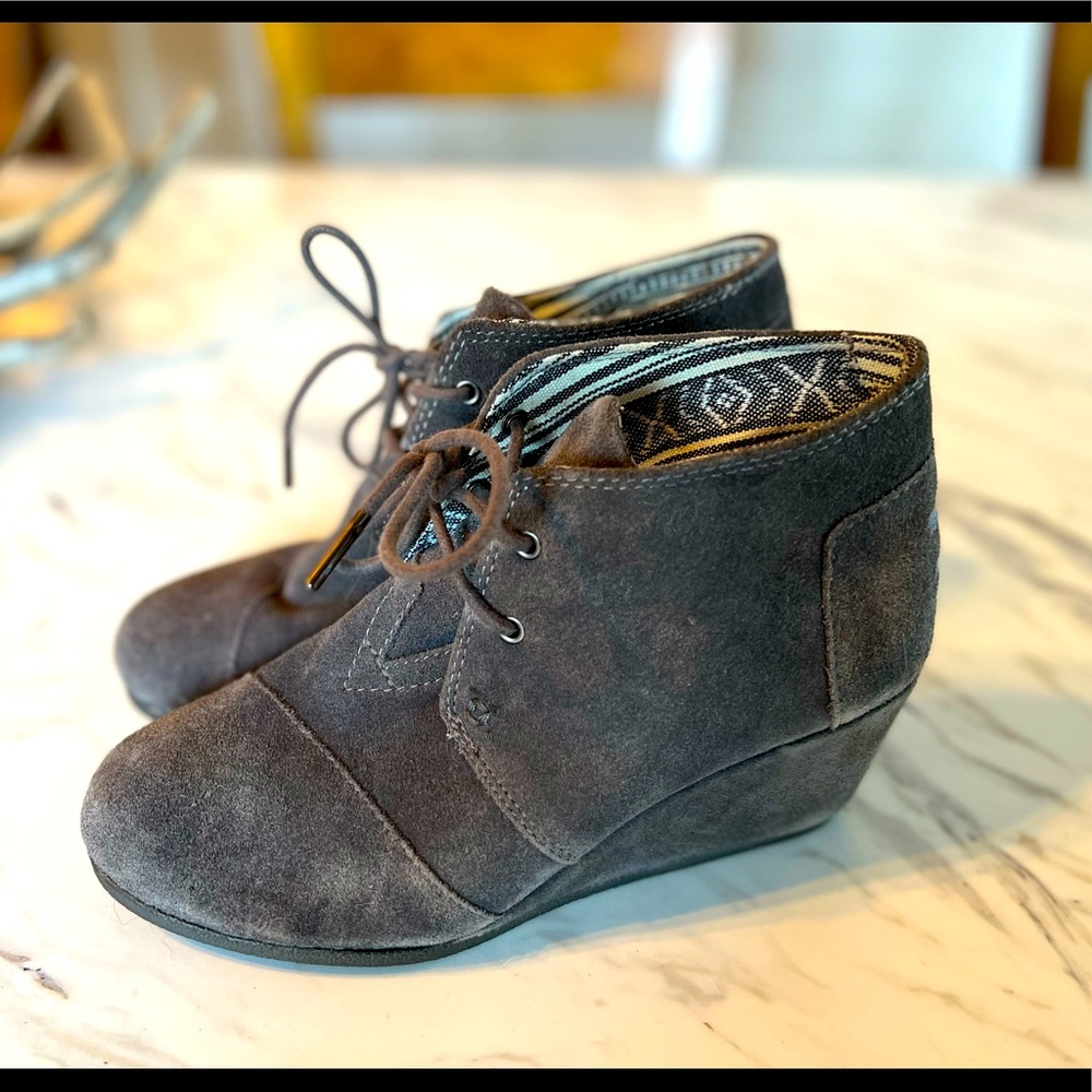 Toms Wedge Booties Size 7